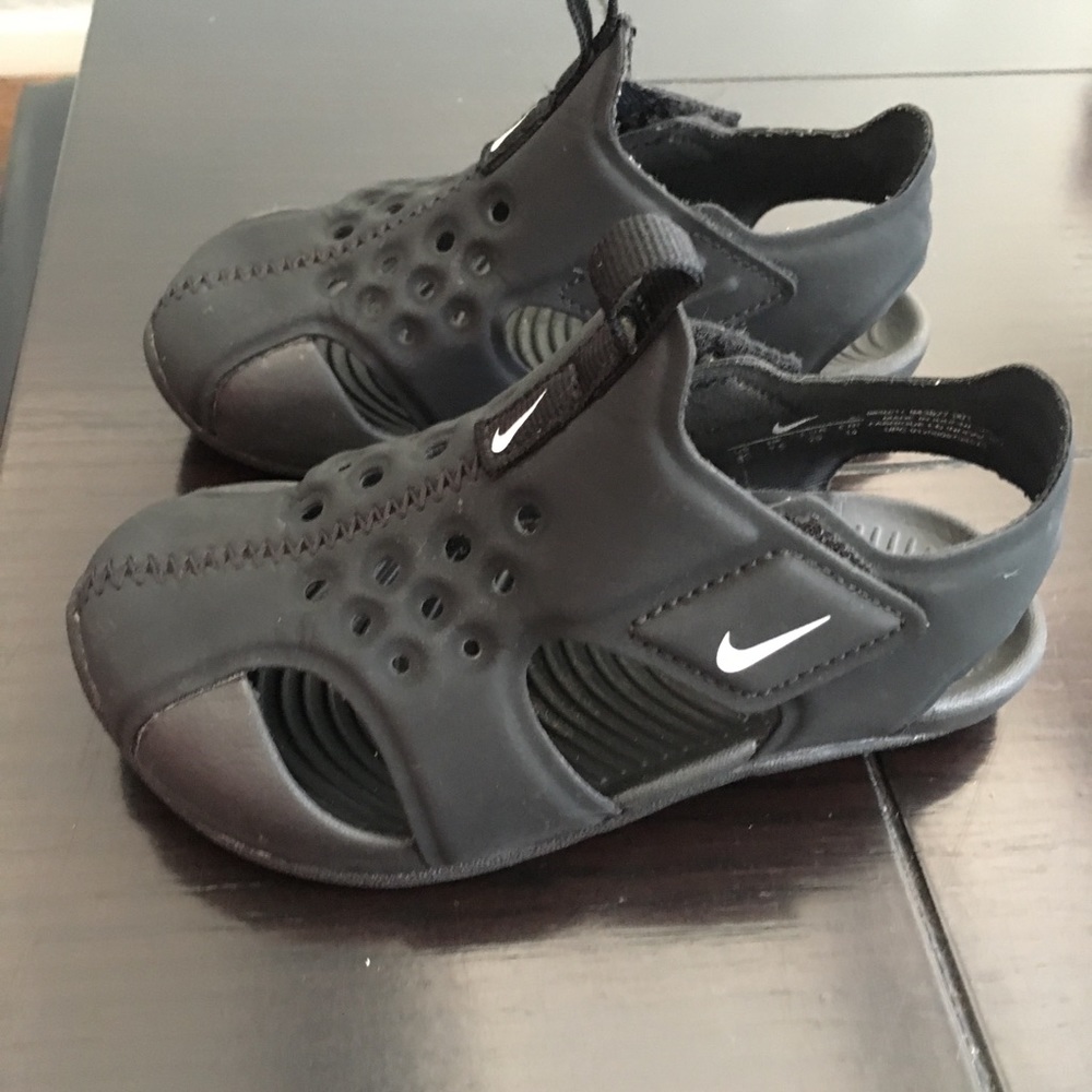 Nike Sunday sandals 8 black toddler